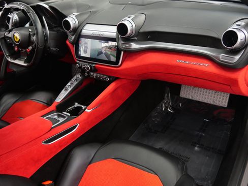 Used 2019 Ferrari GTC4Lusso T RWD image 14