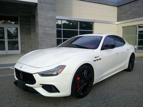 Used 2022 Maserati Ghibli Modena Q4 AWD/4WD image 3