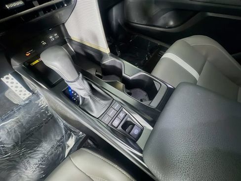 Used 2025 Toyota Camry SE FWD image 25