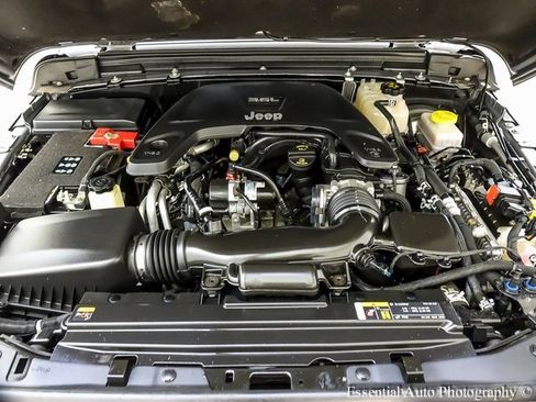 Used 2021 Jeep Wrangler Unlimited Sahara w/ Dual Top Group image 25