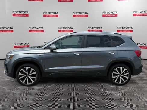 Used 2024 Volkswagen Taos SE FWD image 8