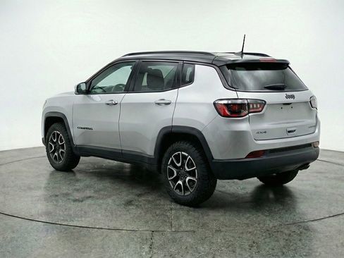 Used 2025 Jeep Compass Trailhawk image 6