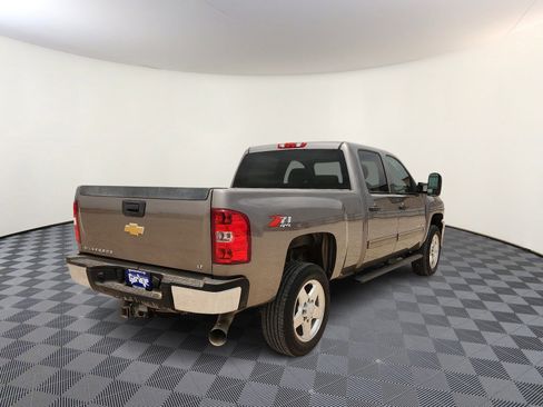 Used 2014 Chevrolet Silverado 2500 LT w/ Suspension Package, Off-Road AWD/4WD image 4