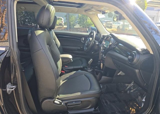Used 2023 MINI Cooper 2-Door Hardtop FWD image 8