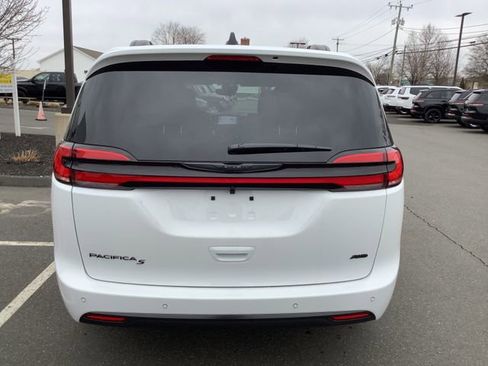 New 2026 Chrysler Pacifica Select image 7
