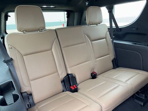 Used 2024 Chevrolet Suburban Premier RWD image 17