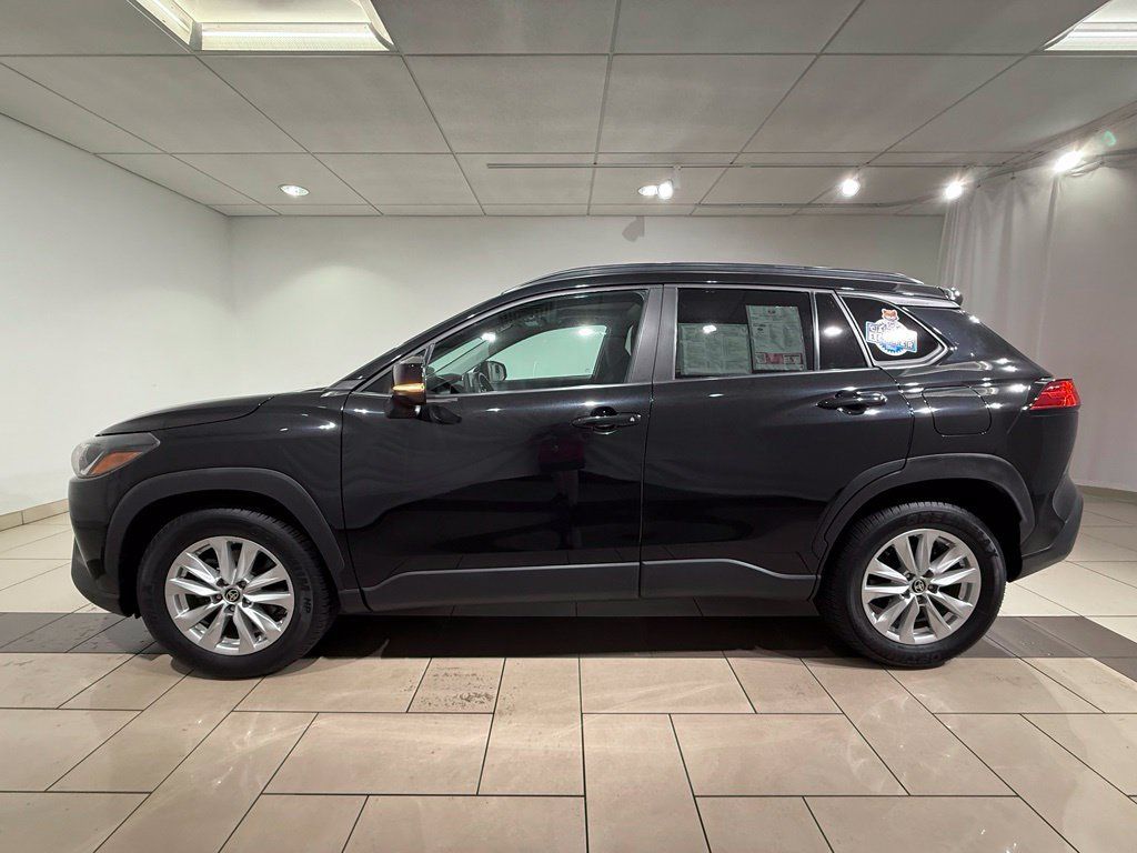 Certified 2023 Toyota Corolla Cross LE w/ Moonroof Package AWD/4WD image 2