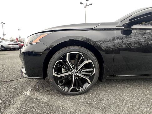 New 2025 Nissan Altima 2.5 SR image 9