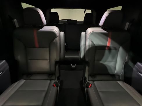 Used 2024 Chevrolet Traverse RS FWD image 27