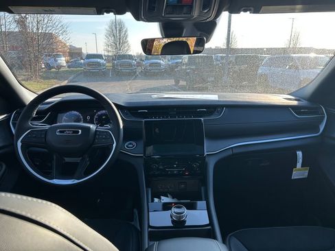 New 2025 Jeep Grand Cherokee L Altitude image 9