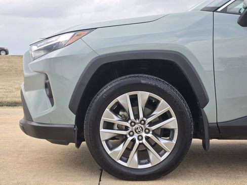 Used 2022 Toyota RAV4 XLE Premium image 13
