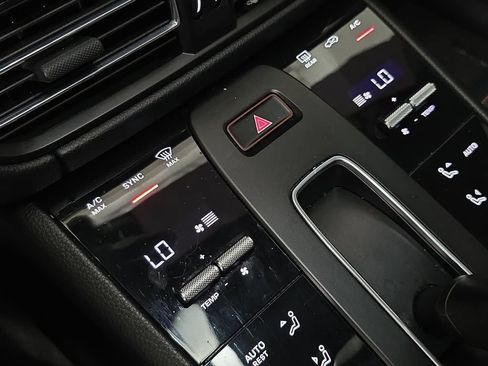 Used 2022 Porsche Macan AWD/4WD image 19