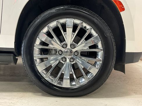 Used 2021 GMC Yukon XL Denali w/ Denali Premium Package AWD/4WD image 12