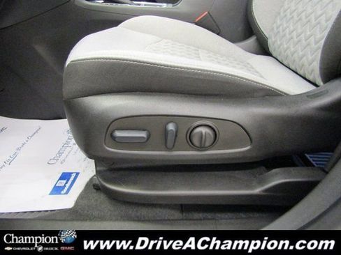 Certified 2023 Chevrolet Equinox LS w/ LS Convenience Package image 18