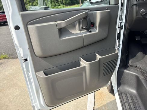 Certified 2025 Chevrolet Express 3500 LT w/ LT Preferred Equipment Group RWD image 18