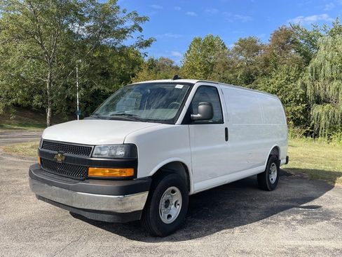 New 2025 Chevrolet Express 3500 w/ Driver Convenience Package image 7