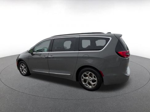 Used 2022 Chrysler Pacifica Limited FWD image 10