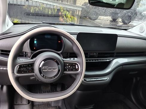 Used 2024 FIAT 500 e image 8