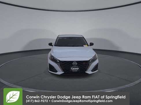 Used 2023 Nissan Altima 2.5 SR FWD image 5