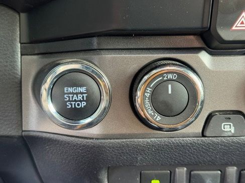 Used 2023 Toyota Tacoma TRD Off-Road w/ TRD Premium Off Road Package image 33