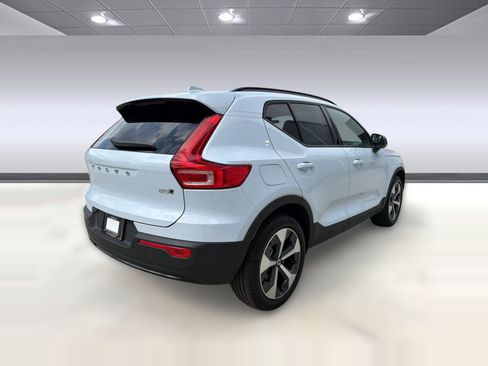 Used 2026 Volvo XC40 B5 Plus w/ Protection Package Premier AWD/4WD image 9