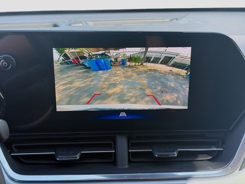 Used 2025 Chevrolet Trax LT FWD image 14