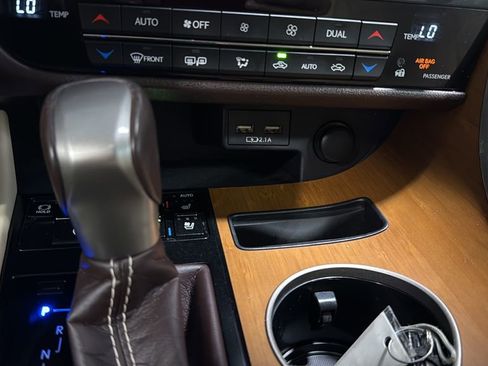 Used 2020 Lexus RX 450h AWD w/ Premium Package image 24