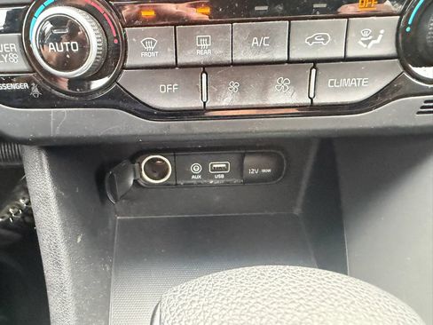 Used 2019 Kia Niro LX FWD image 27