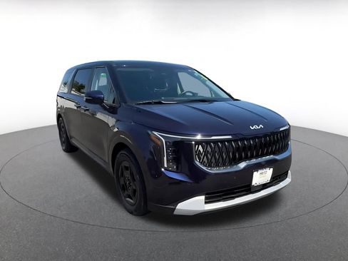Used 2026 Kia Carnival FWD image 3