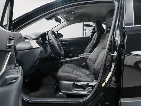 Used 2021 Toyota C-HR LE image 27