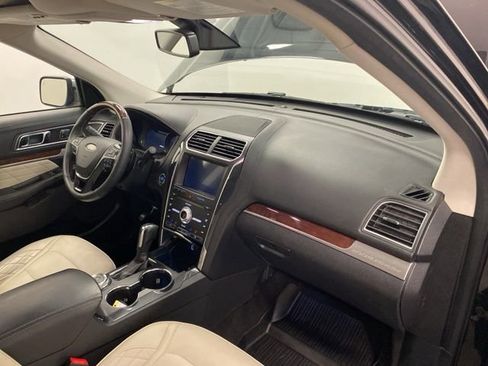 Used 2019 Ford Explorer Platinum image 24