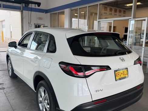 Used 2025 Honda HR-V LX image 3