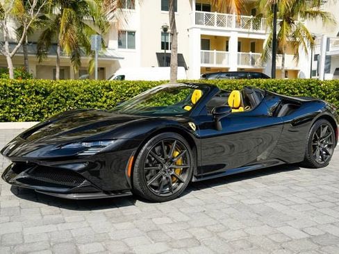 Used 2022 Ferrari SF90 Spider image 9