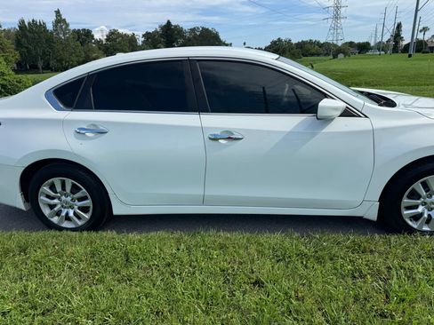 Used 2015 Nissan Altima 2.5 S w/ Power Driver Seat Package FWD image 2