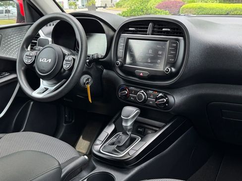 Used 2024 Kia Soul LX w/ Option Group 015 FWD image 23