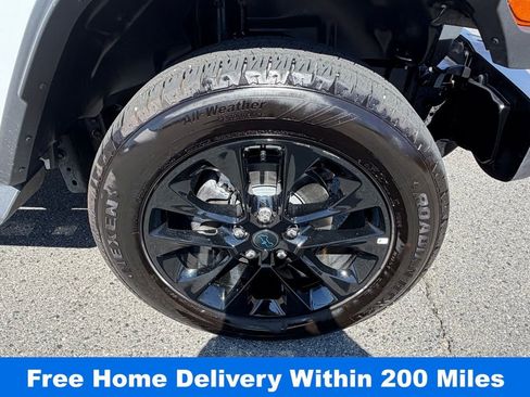 Used 2025 Jeep Wrangler Unlimited Sahara image 14