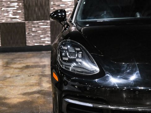 Used 2018 Porsche Panamera 4 image 44