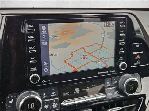 Used 2020 Toyota Highlander XLE AWD/4WD image 13