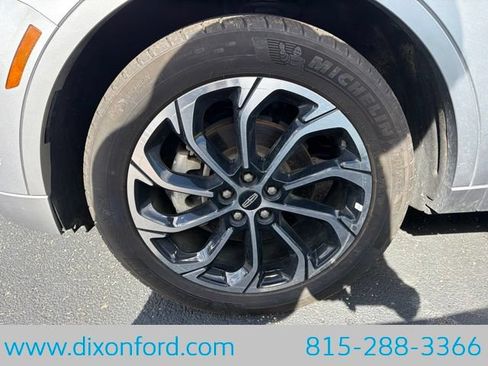 Used 2024 Lincoln Nautilus Reserve AWD/4WD image 12