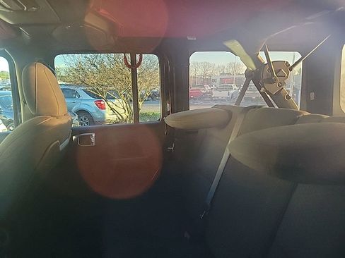 Used 2022 Jeep Wrangler Unlimited Rubicon image 23