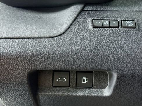 Used 2023 Toyota Crown AWD/4WD image 14
