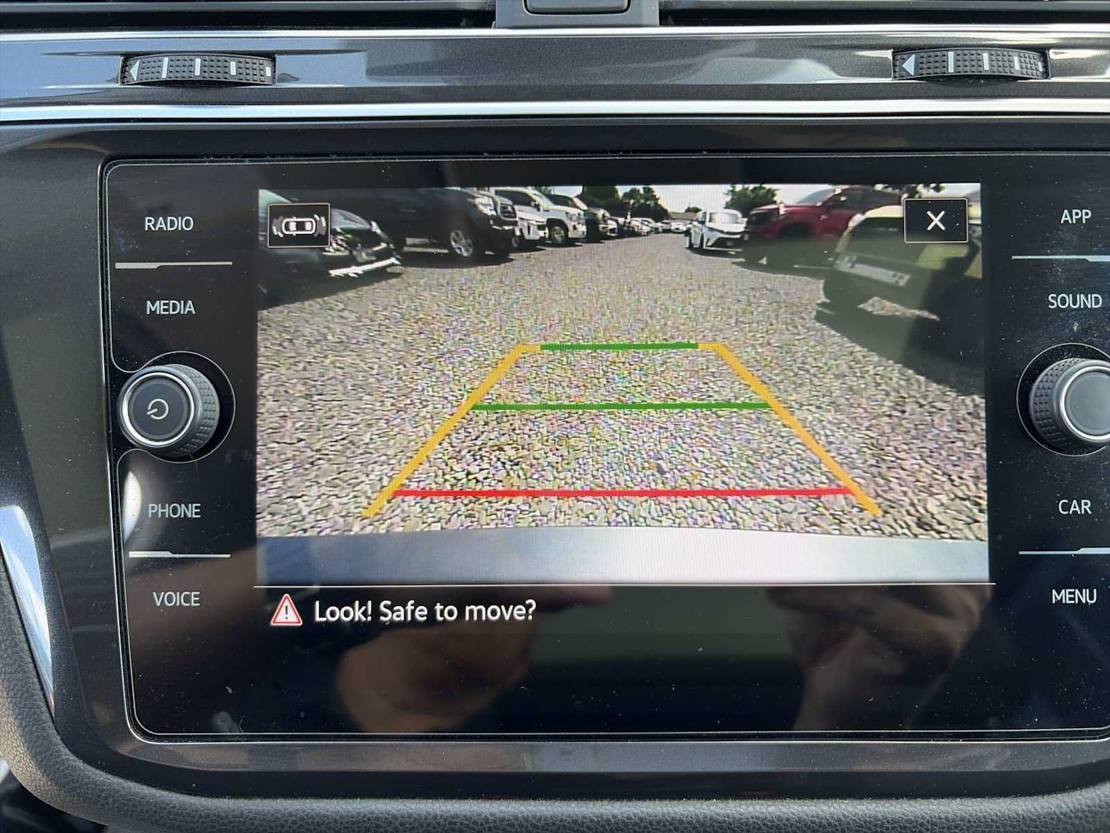 Used 2023 Volkswagen Tiguan SE w/ Panoramic Sunroof Package FWD image 23