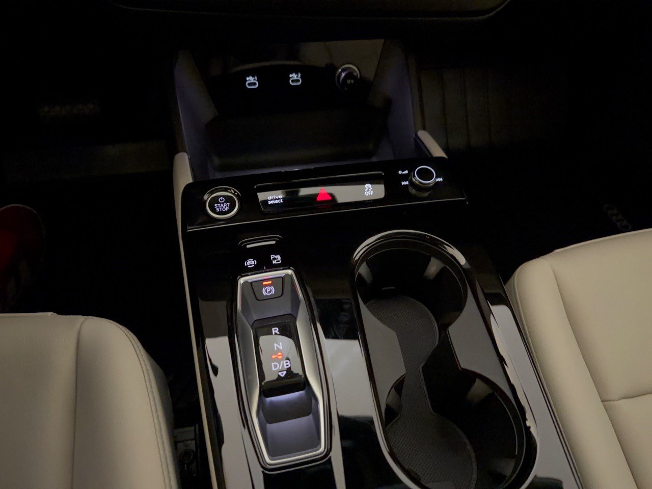 Certified 2025 Audi Q6 e-tron Premium w/ Convenience Package RWD image 21