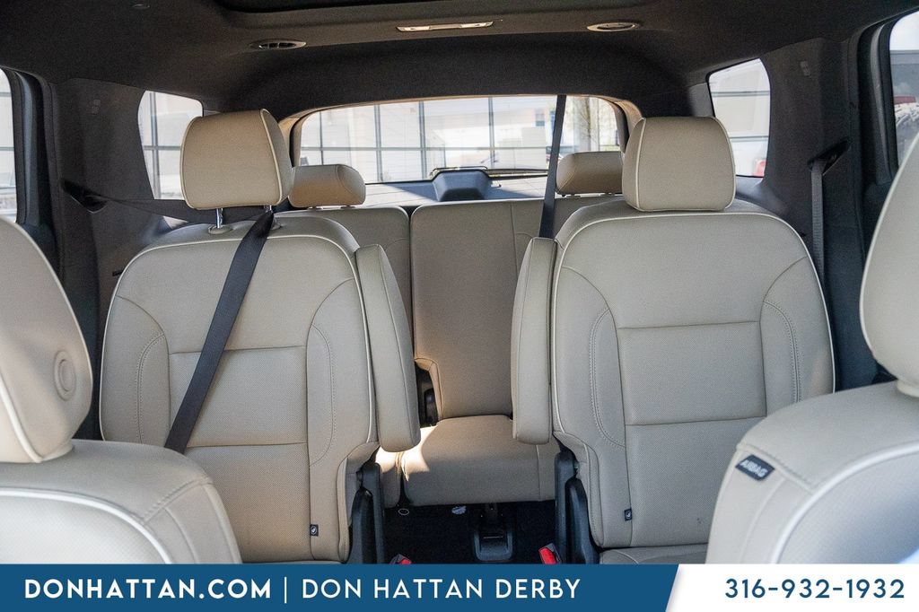 Used 2023 Chevrolet Traverse Premier FWD image 24