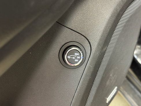 Used 2018 GMC Acadia SLT FWD image 11