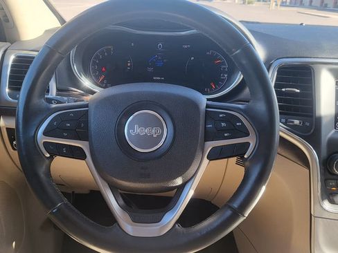 Used 2018 Jeep Grand Cherokee Laredo AWD/4WD image 29
