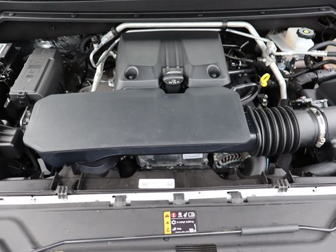 Used 2024 Chevrolet Colorado Trail Boss w/ Technology Package AWD/4WD image 41