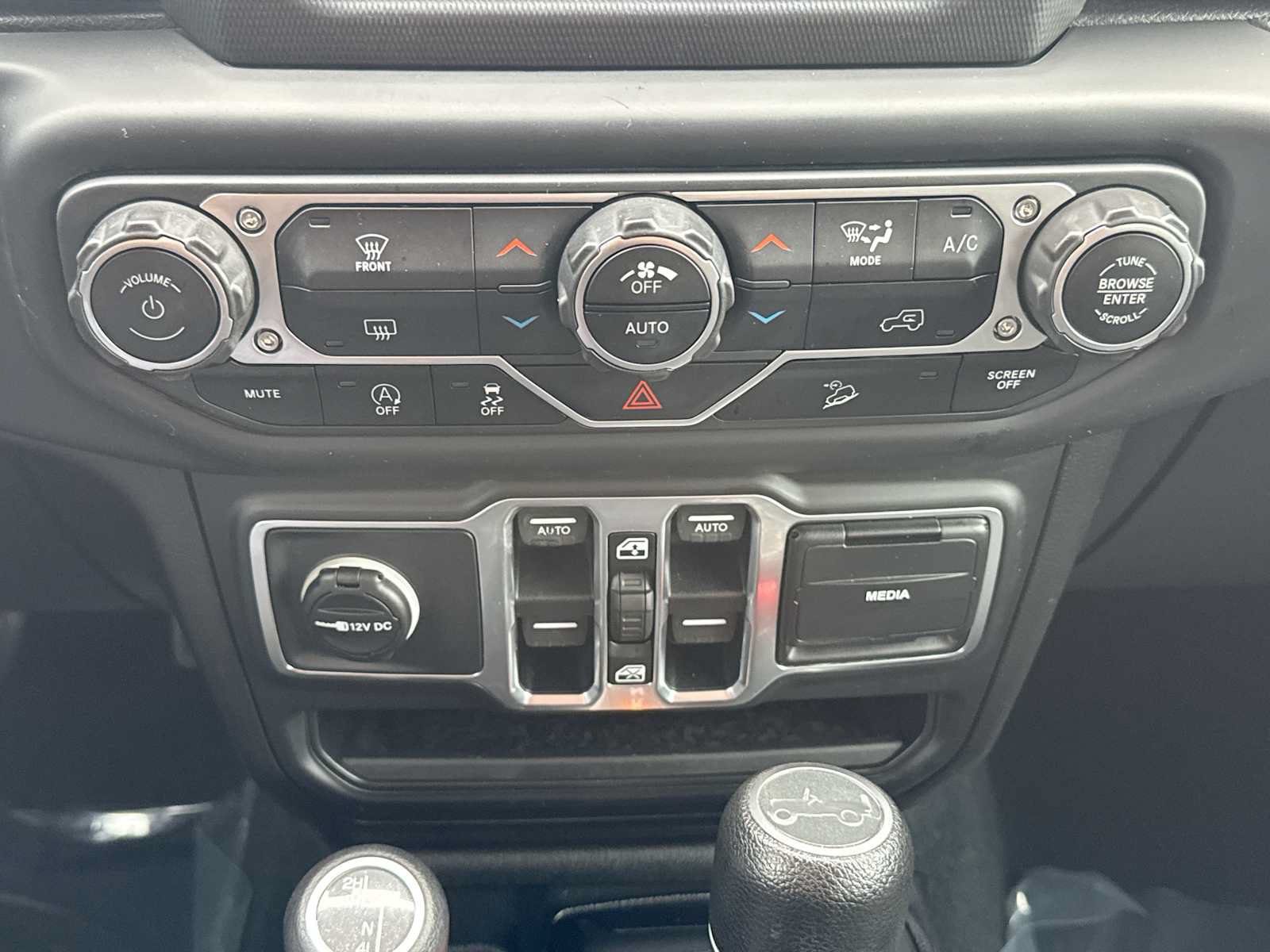 Used 2018 Jeep Wrangler Unlimited Sport S AWD/4WD image 16