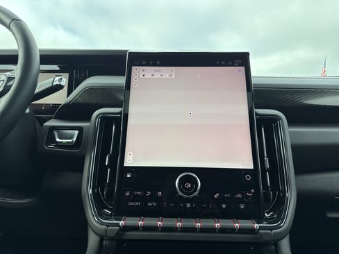 Used 2025 GMC Yukon AT4 w/ AT4 Premium Package image 29