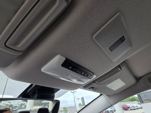 Used 2023 Nissan Versa SR w/ Electronics Package FWD image 22